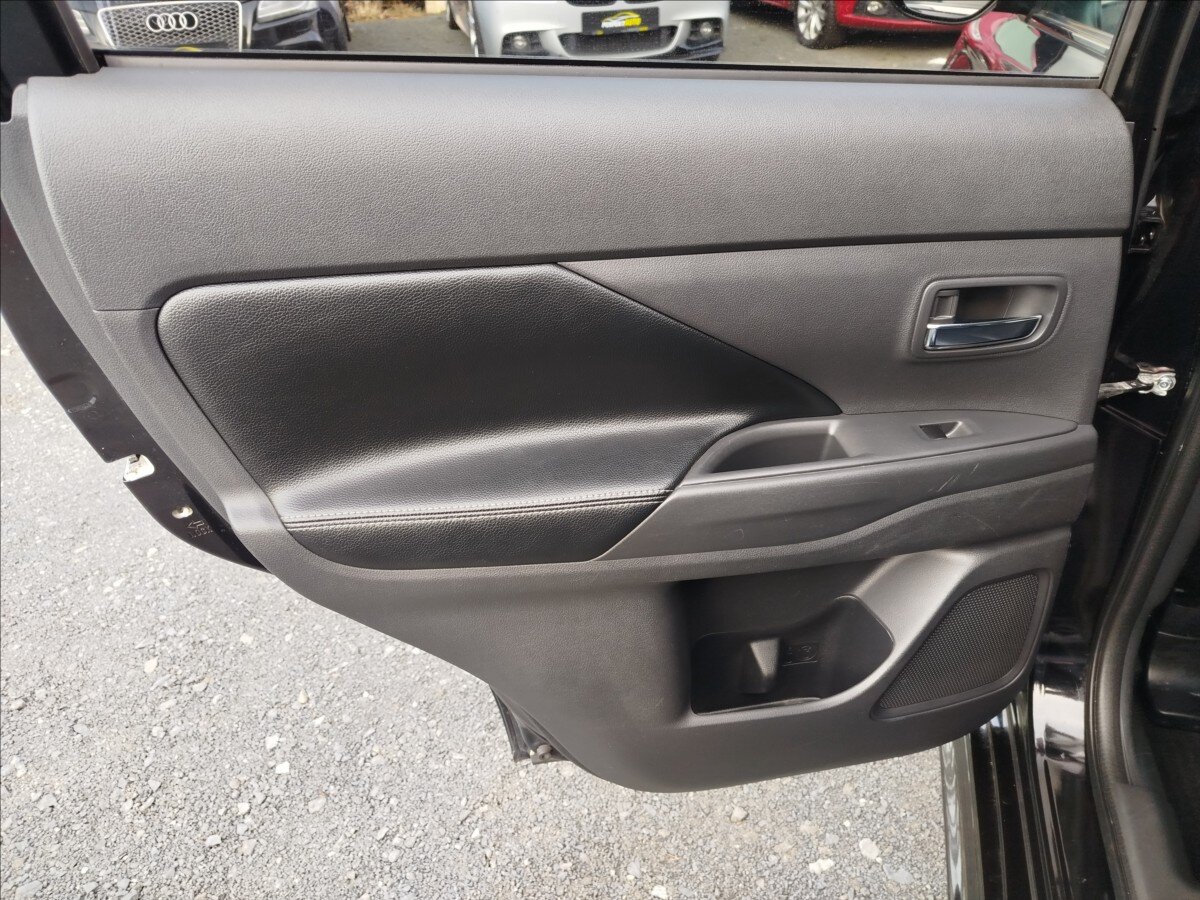 Mitsubishi Outlander SUV 2,3 l 110 kw