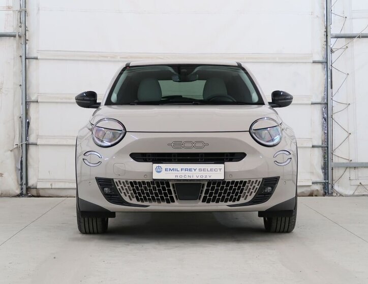 Fiat 600 Hatchback 1,2 l 100 kw