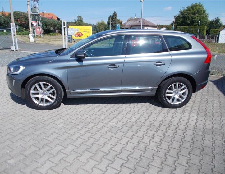 Volvo XC60 SUV / Terénní 2,0 l 110 kw