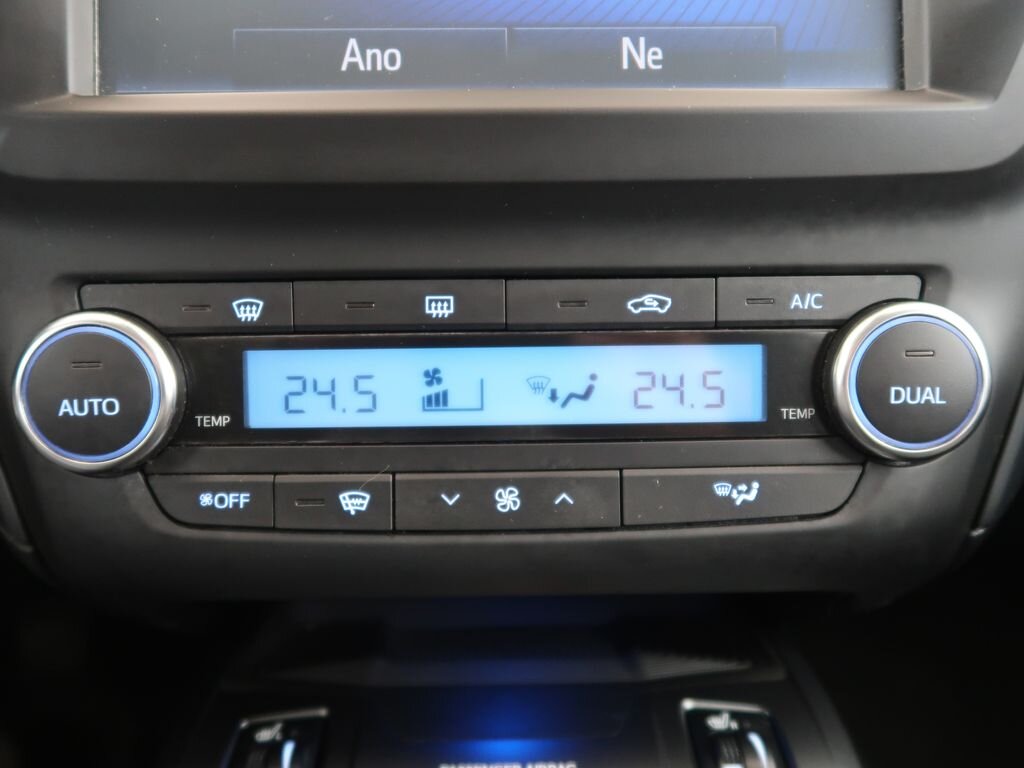 Toyota Avensis Kombi 2,0 l 105 kw