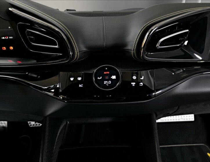 Ferrari Purosangue SUV / Terénní 6,5 l 529 kw