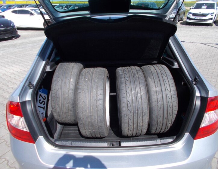 Škoda Rapid Sedan / Limuzína 1,6 l 77 kw