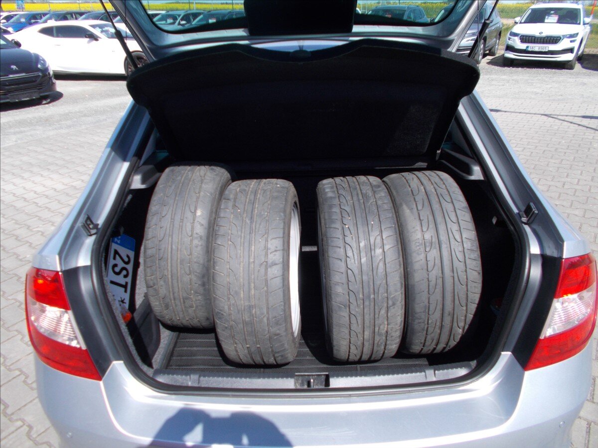 Škoda Rapid Sedan / Limuzína 1,6 l 77 kw