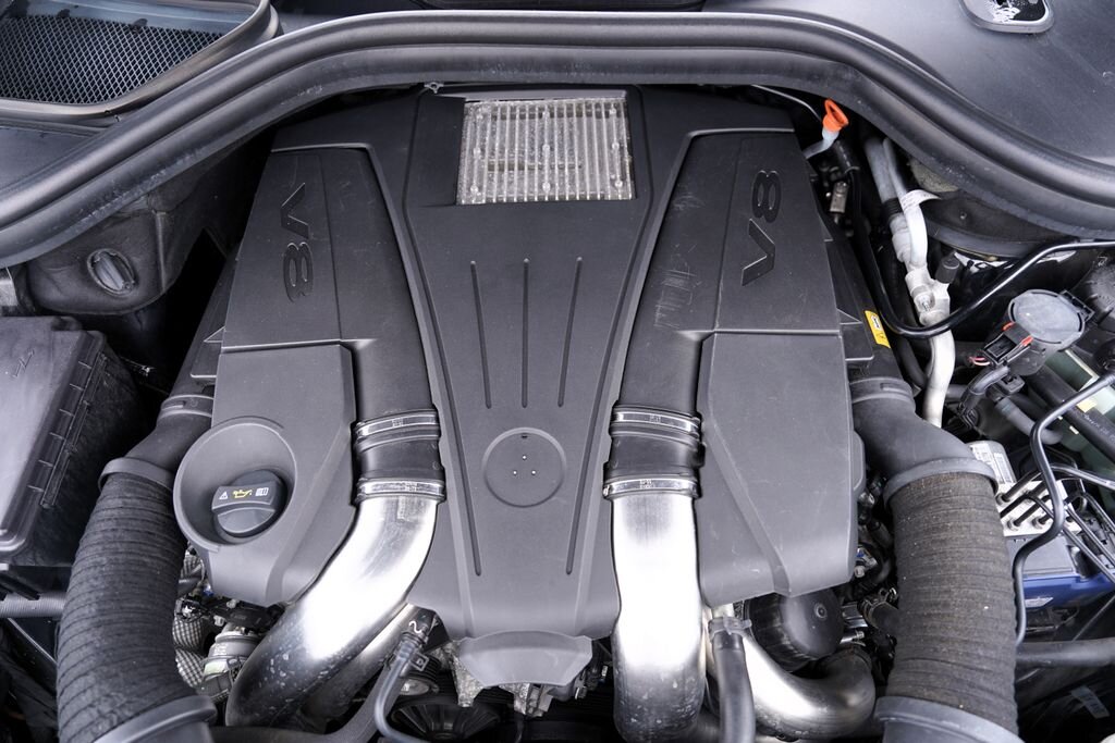 Mercedes-Benz GL SUV 4,7 l 320 kw