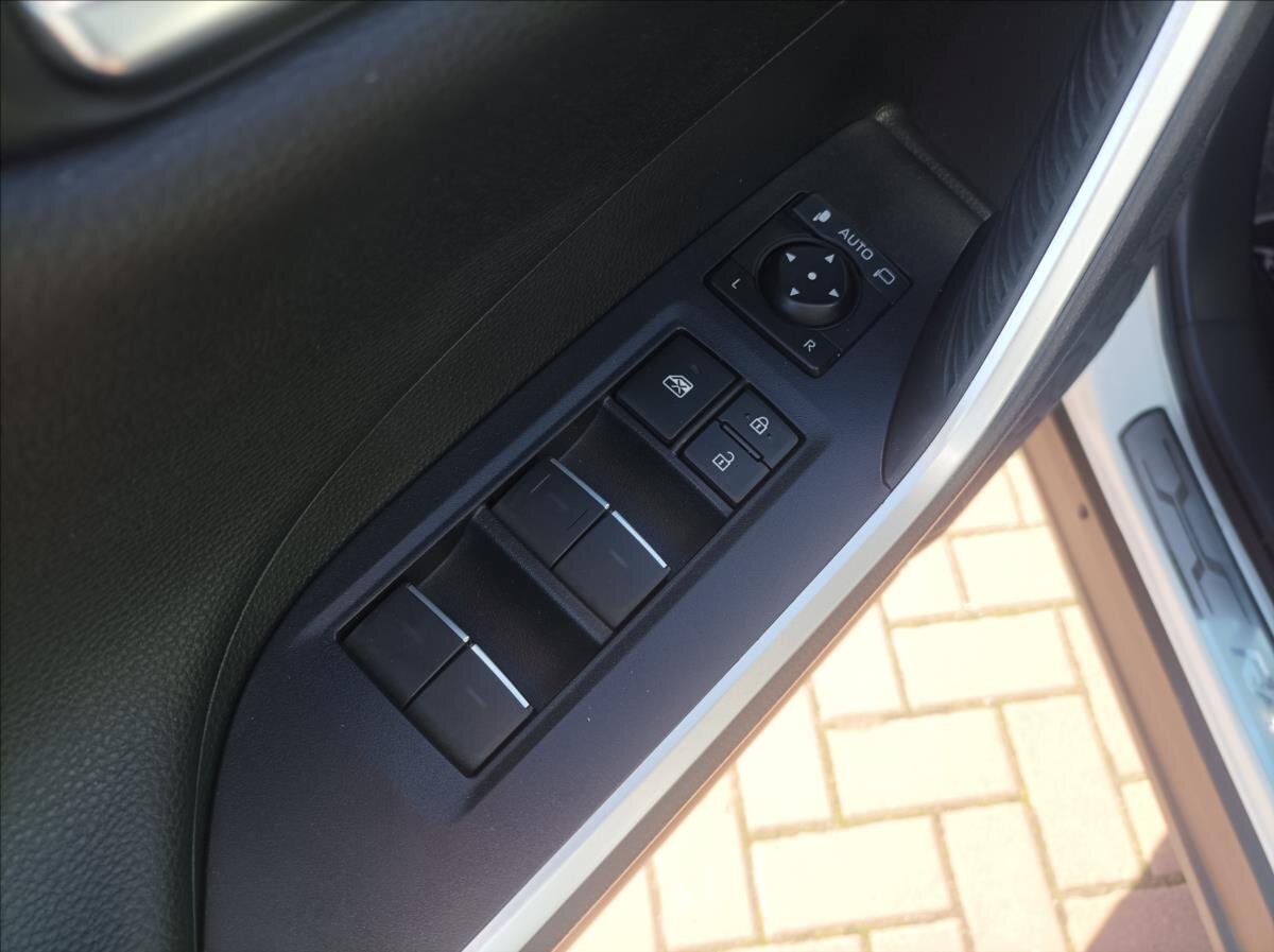 Toyota RAV4 SUV / Terénní 2,5 l 131 kw