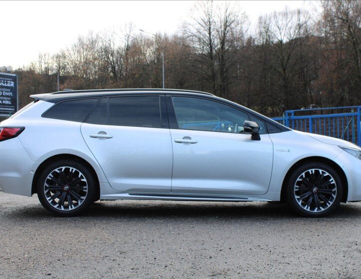 Toyota Corolla Kombi 2,0 l 112 kw