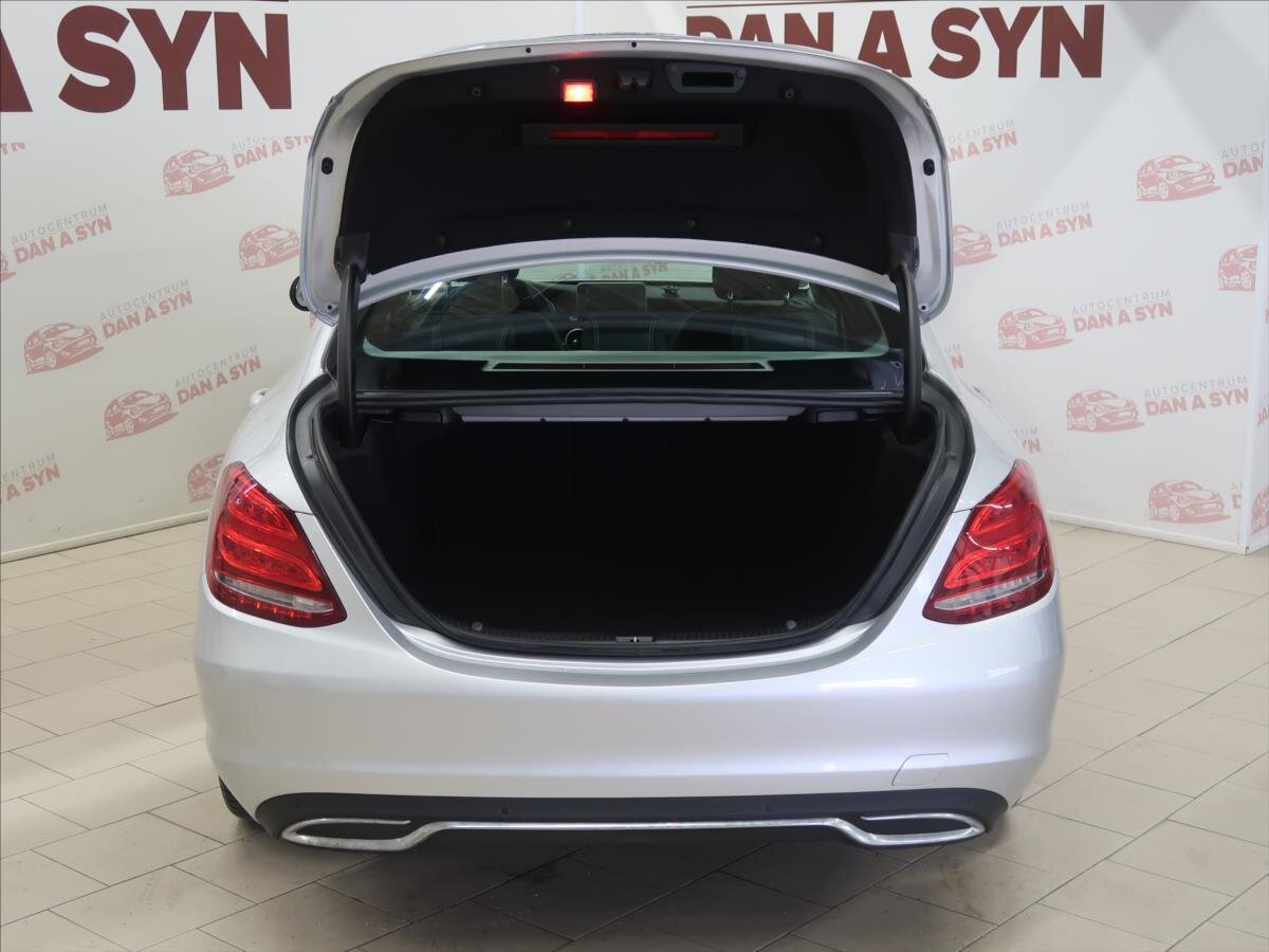 Mercedes-Benz Třídy C Sedan / Limuzína 2,1 l 125 kw