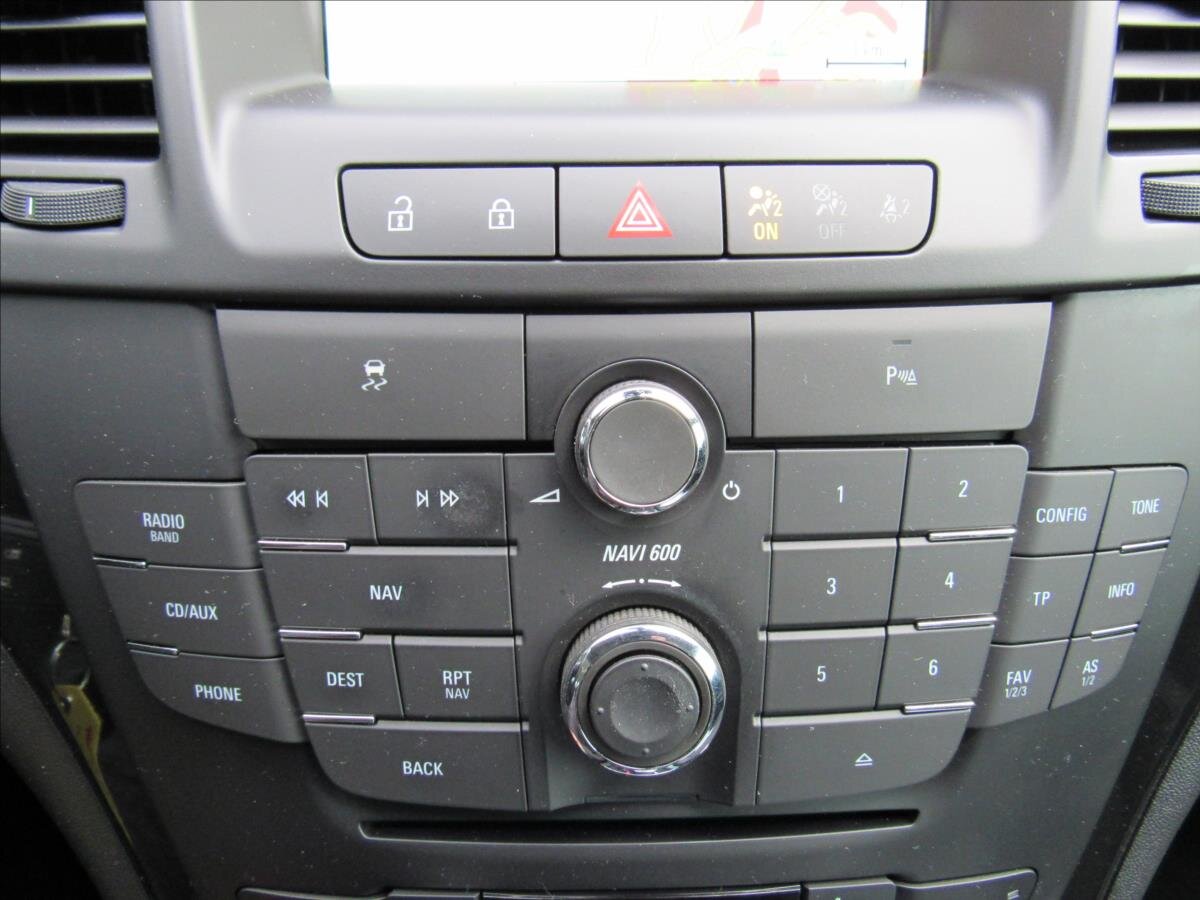 Opel Insignia Sedan / Limuzína 2,0 l 118 kw