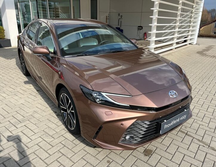 Toyota Camry Sedan / Limuzína 2,5 l 137 kw