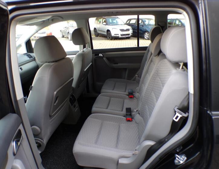 Volkswagen Touran 16