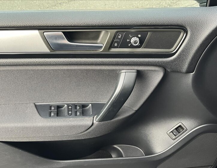 Volkswagen Touareg SUV / Terénní 3,0 l 150 kw