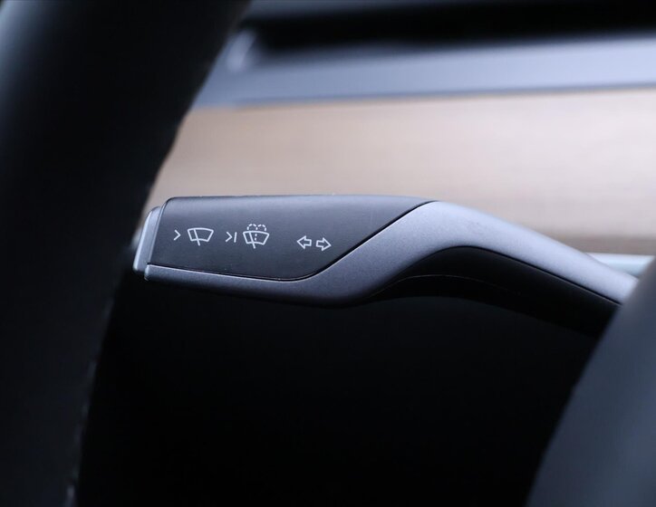 Tesla Model Y SUV / Terénní 0,0 75 kw