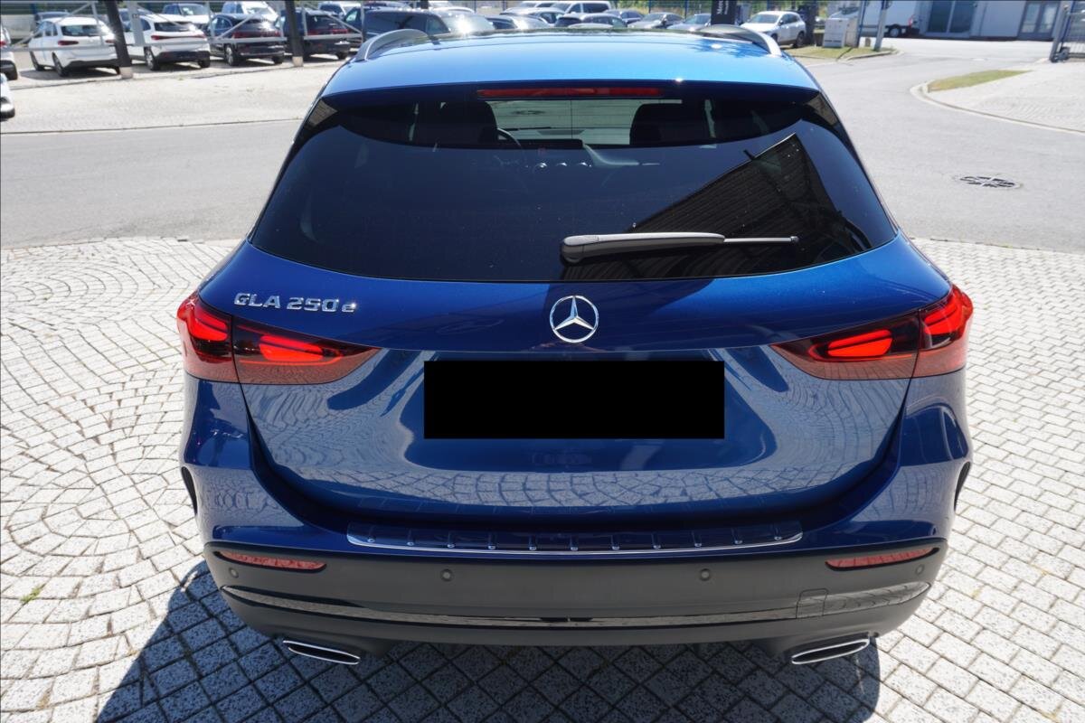 Mercedes-Benz GLA SUV 1,3 l 120 kw