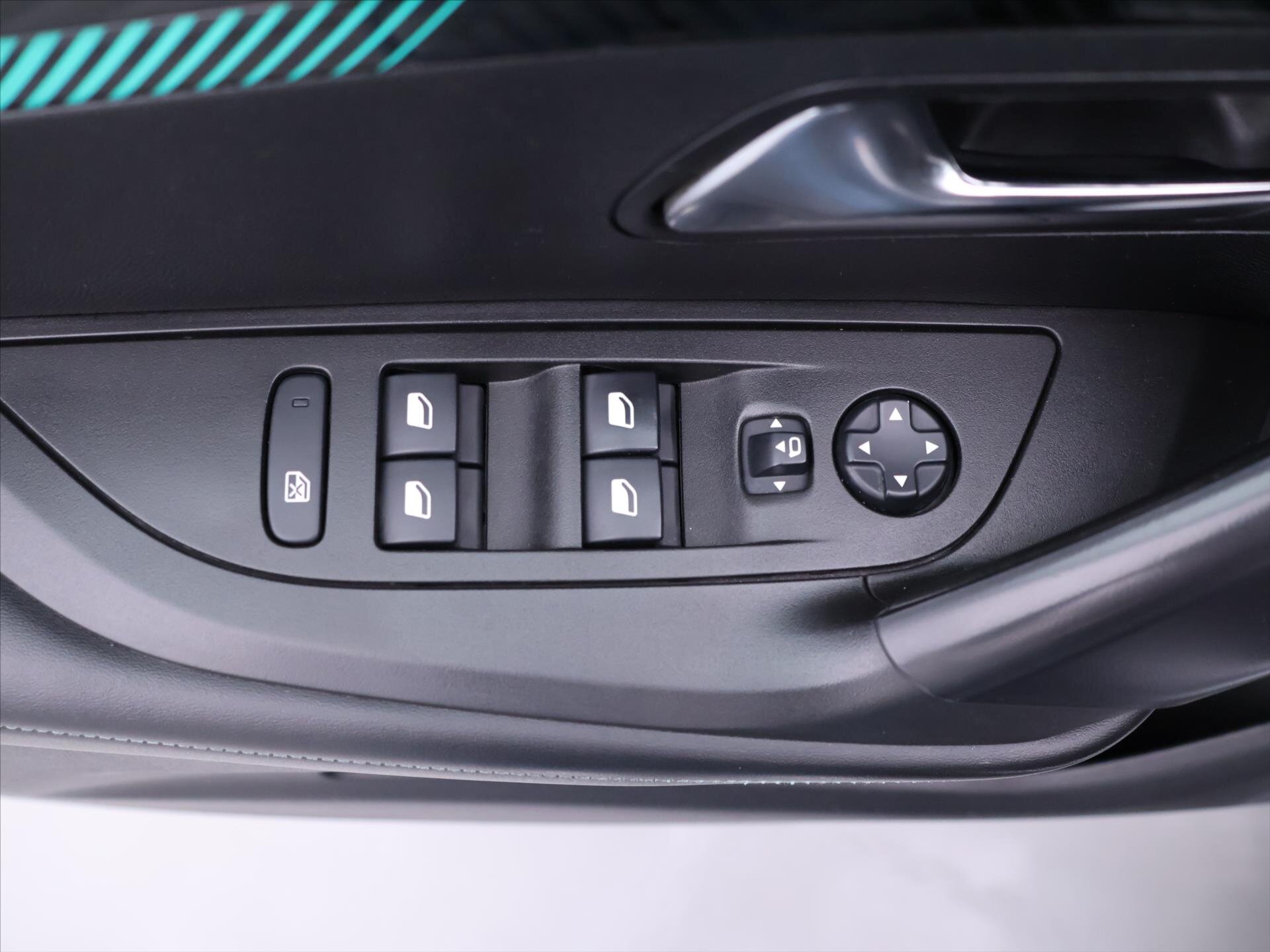 Peugeot 2008 SUV 1,2 l 74 kw