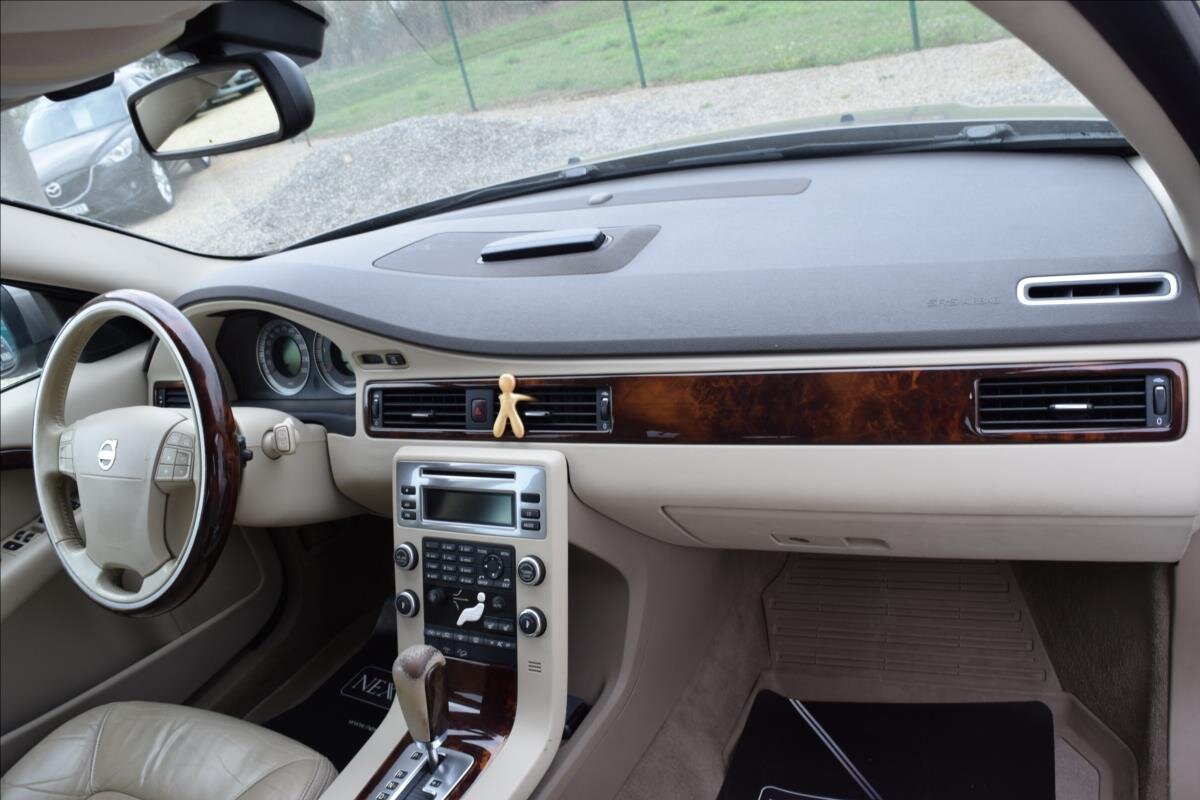 Volvo XC70 Kombi 2,4 l 120 kw