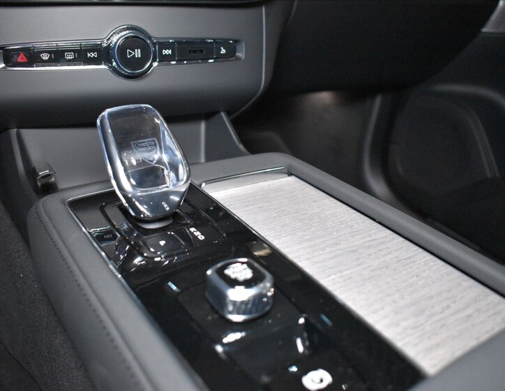 Volvo XC90 SUV / Terénní 2,0 l 335 kw