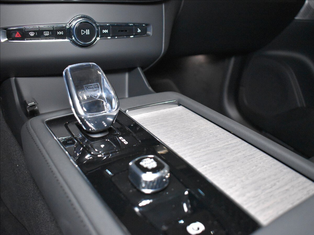 Volvo XC90 SUV / Terénní 2,0 l 335 kw