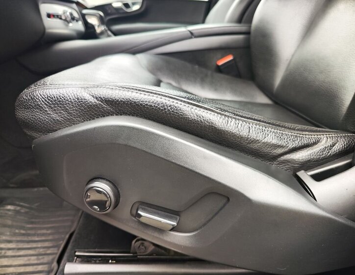 Volvo XC90 SUV / Terénní 2,0 l 235 kw