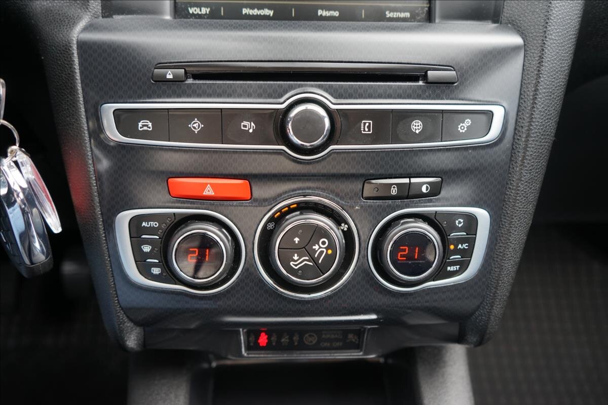 DS Automobiles DS4 Hatchback 1,6 l 88 kw