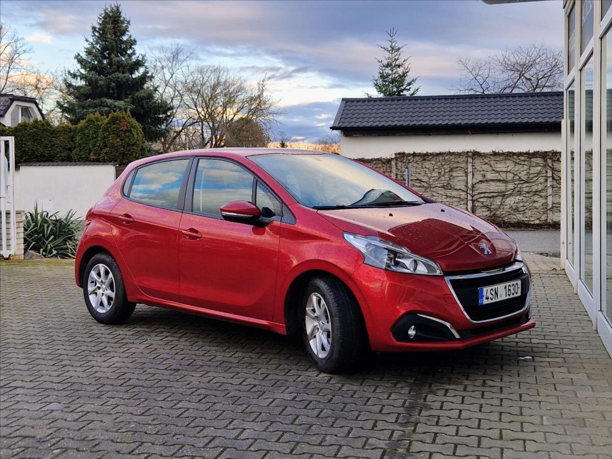 Peugeot 208 Hatchback 1,2 l 61 kw