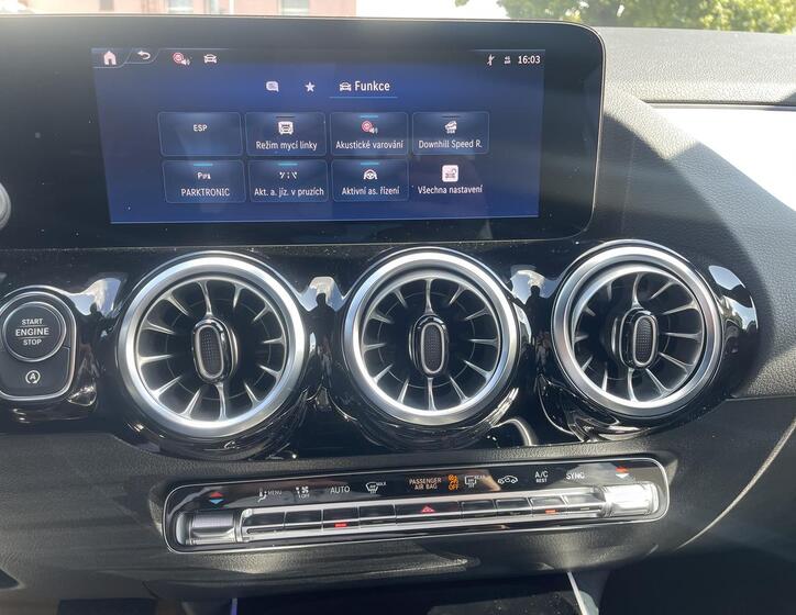 Mercedes-Benz GLA 12