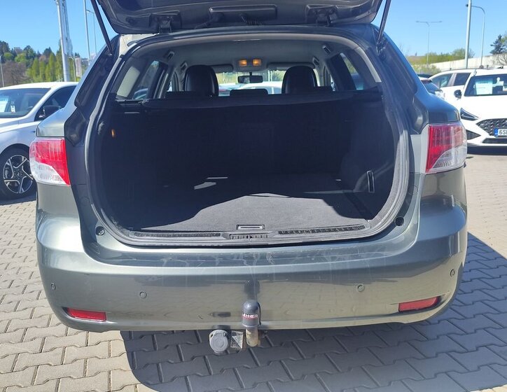 Toyota Avensis Kombi 2,0 l 93 kw
