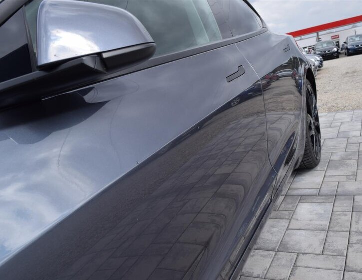 Tesla Model 3 Sedan / Limuzína 0,0 377 kw