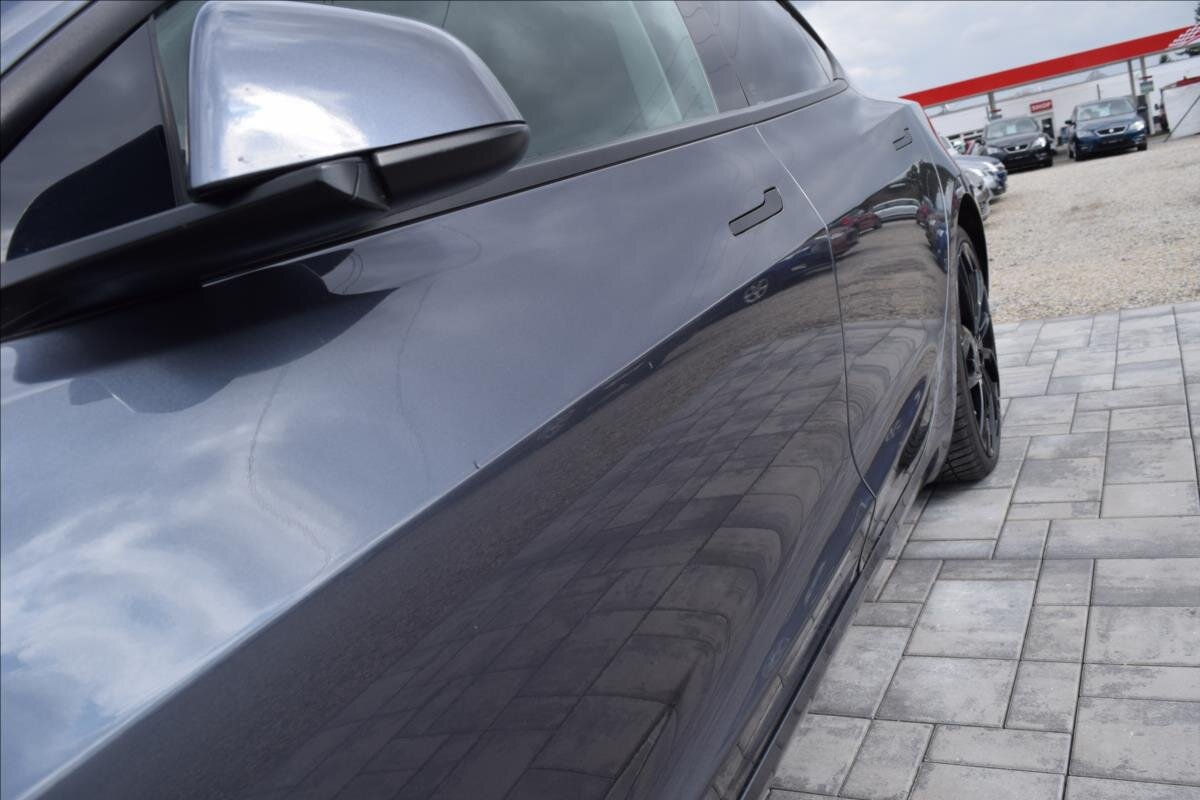Tesla Model 3 Sedan / Limuzína 0,0 377 kw