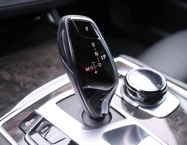 BMW Řada 7 Sedan 4,4 l 330 kw