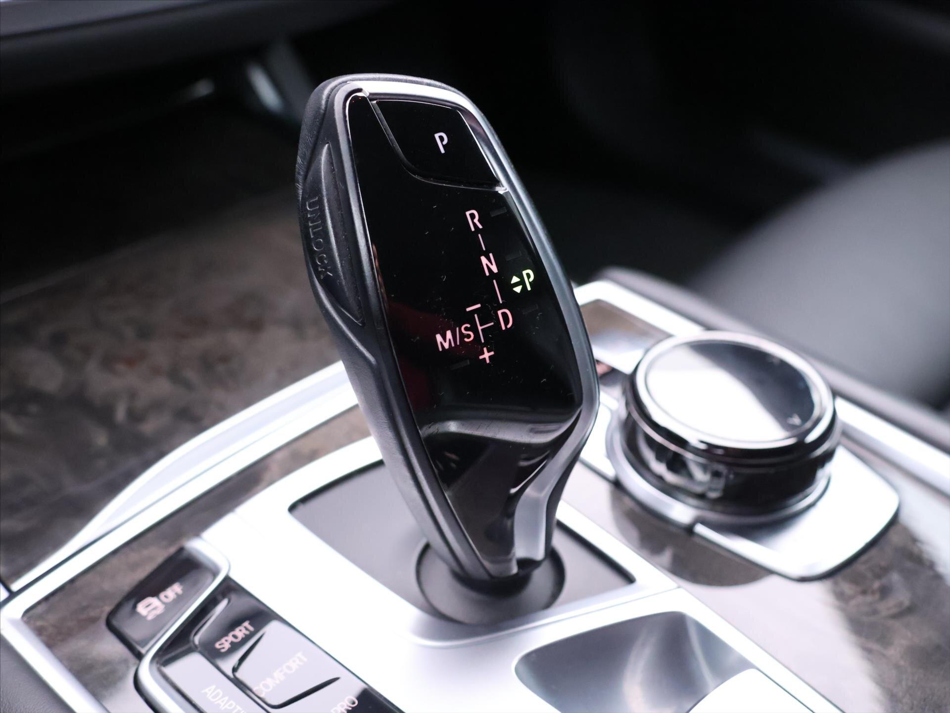 BMW Řada 7 Sedan 4,4 l 330 kw