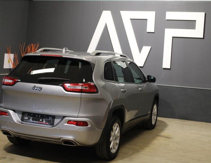 Jeep Cherokee SUV / Terénní 2,2 l 136 kw