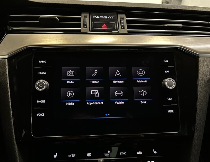 Volkswagen Passat Sedan / Limuzína 1,5 l 110 kw