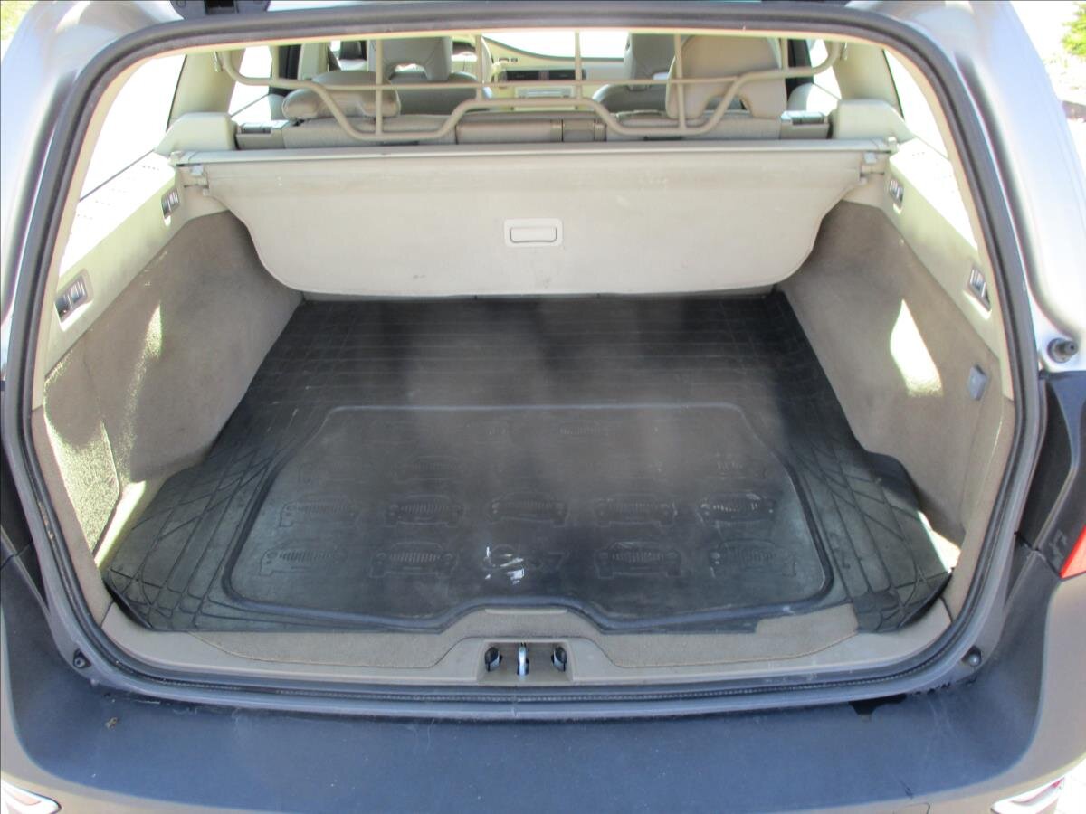 Volvo XC70 Kombi 2,4 l 151 kw