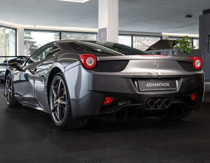 Ferrari 458 Kupé 4,5 l 416 kw