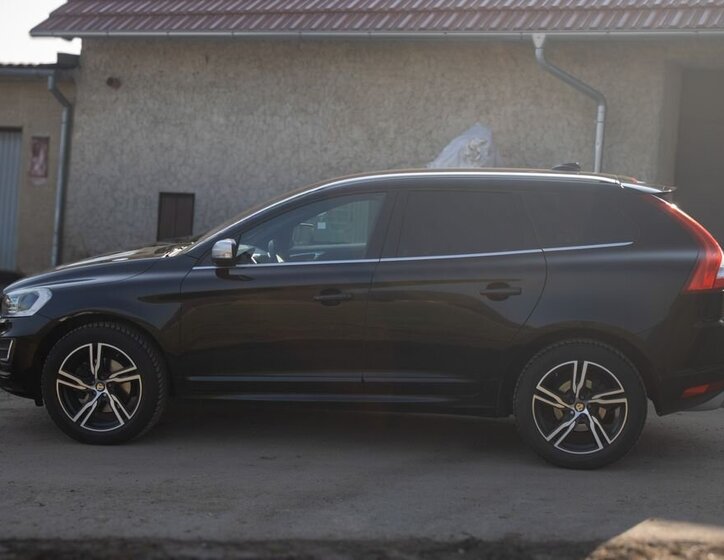 Volvo XC60 SUV / Terénní 2,0 l 140 kw