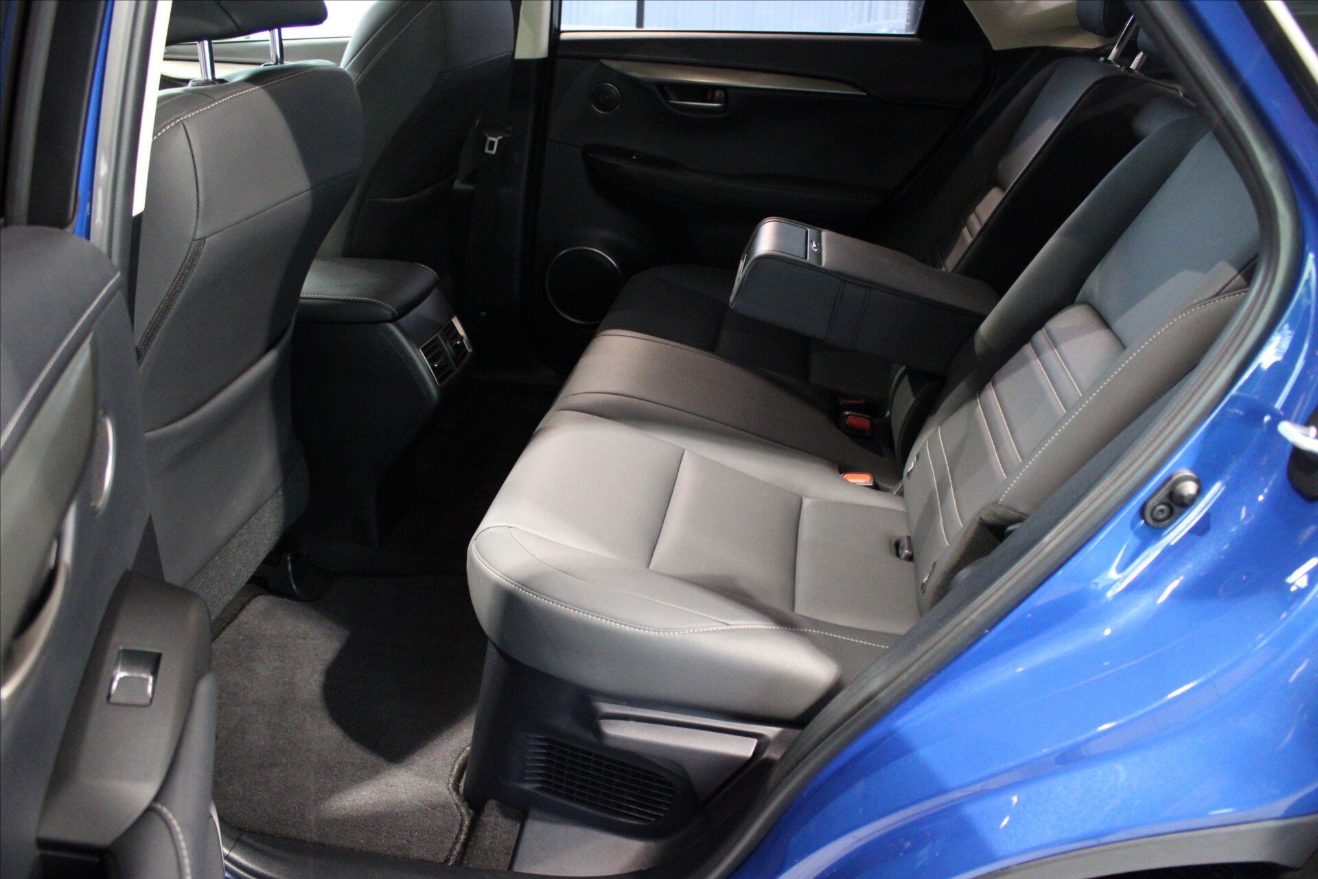 Lexus NX 300h SUV 2,5 l 145 kw