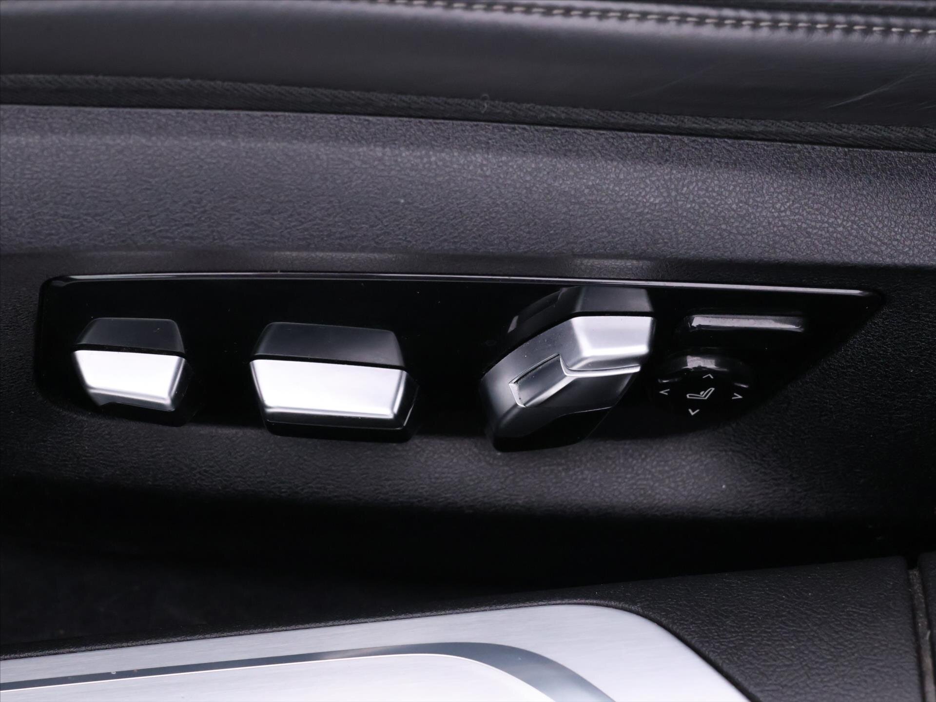 BMW Řada 7 Sedan 4,4 l 330 kw