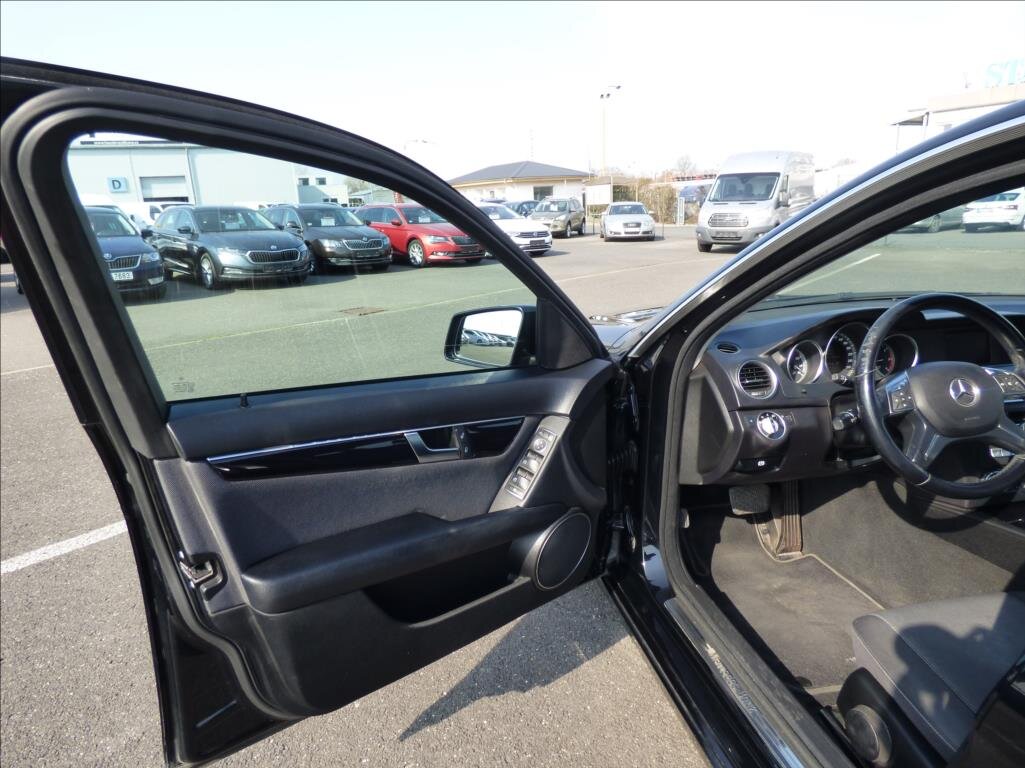 Mercedes-Benz Třídy C Sedan / Limuzína 2,1 l 88 kw