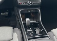 Volvo XC40 SUV / Terénní 2,0 l 145 kw