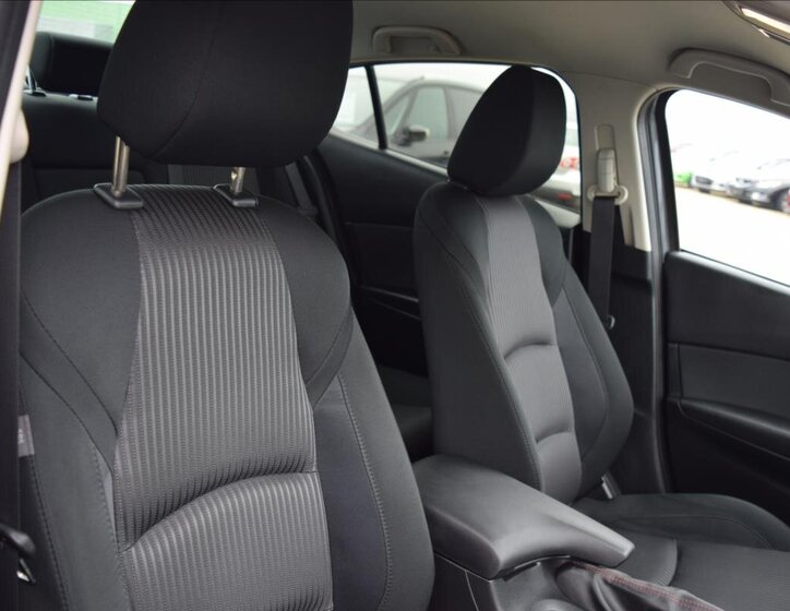 Mazda 3 Sedan 1,5 l 74 kw