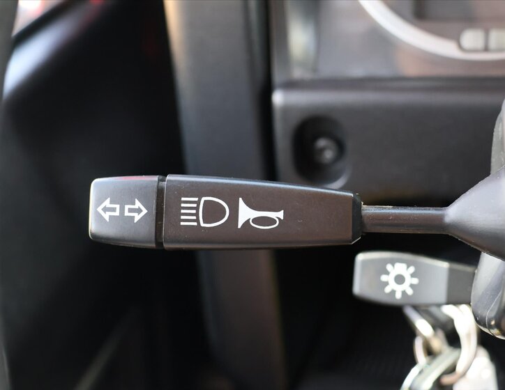 Land Rover Defender 21