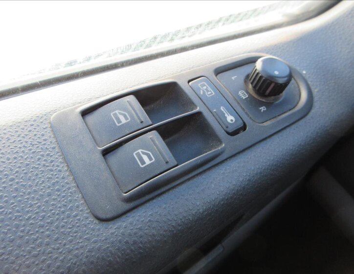 Volkswagen Caravelle Kombi 2,5 l 128 kw