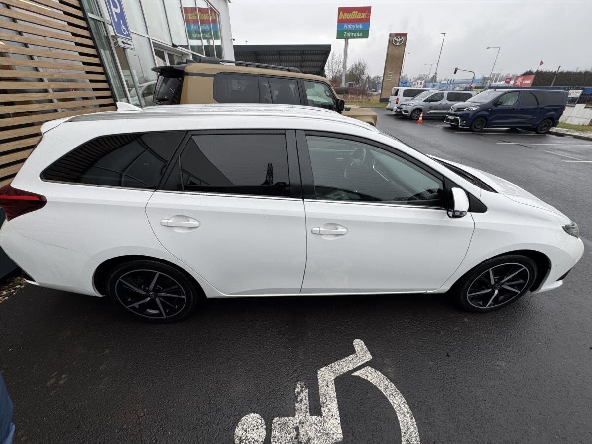 Toyota Auris Kombi 1,6 l 97 kw