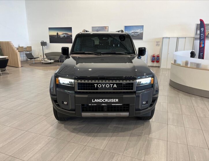 Toyota Land Cruiser 2