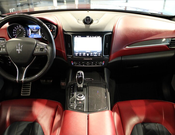 Maserati Levante SUV / Terénní 3,0 l 316 kw