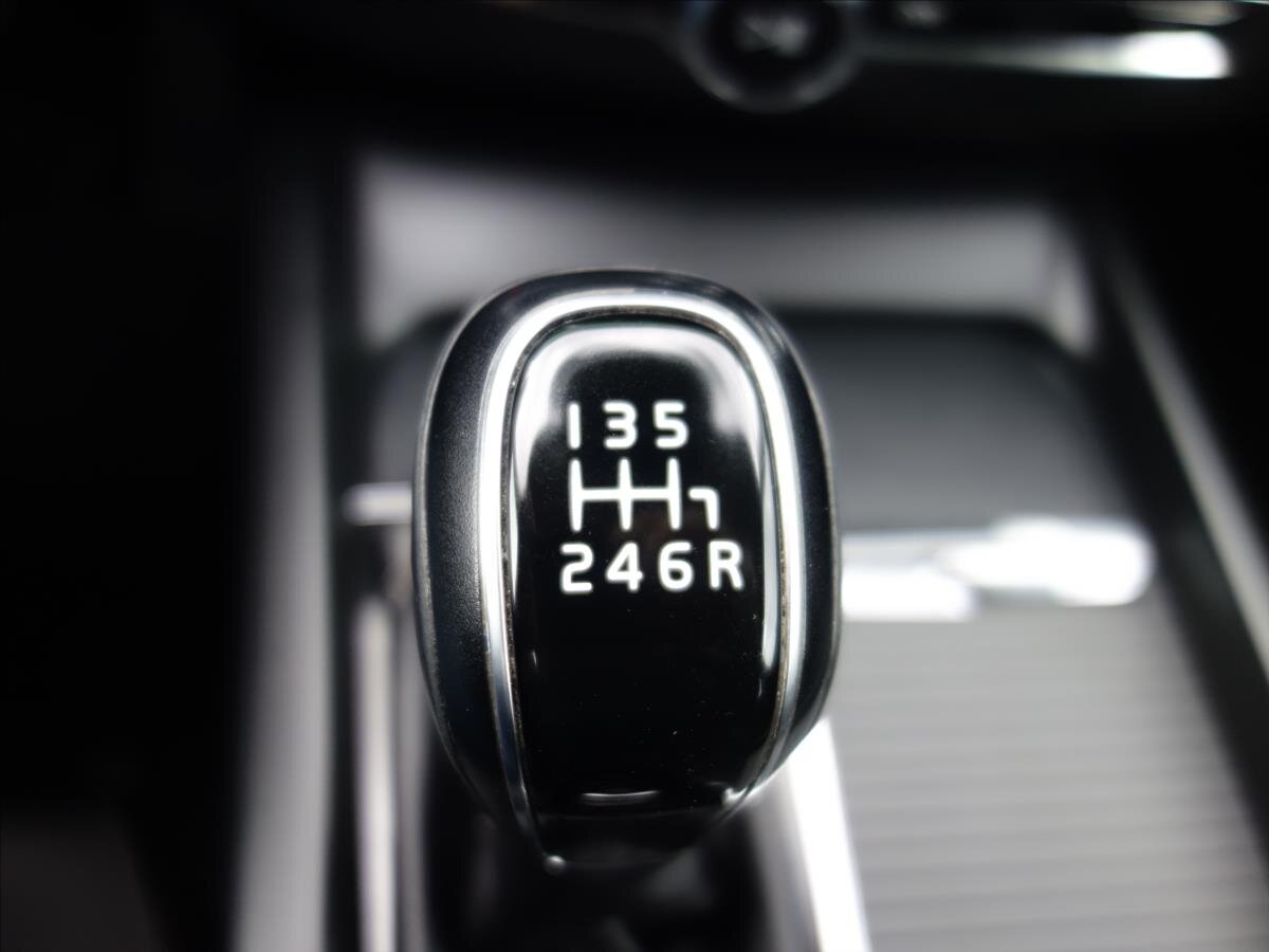 Volvo XC60 SUV / Terénní 2,0 l 110 kw