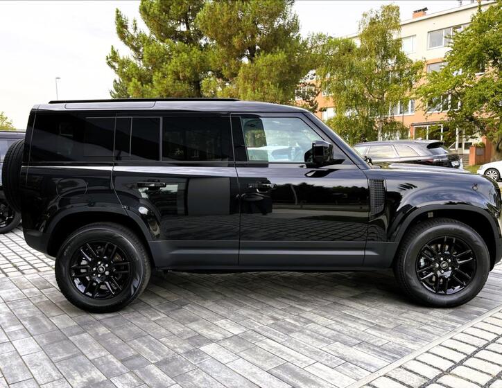 Land Rover Defender 9