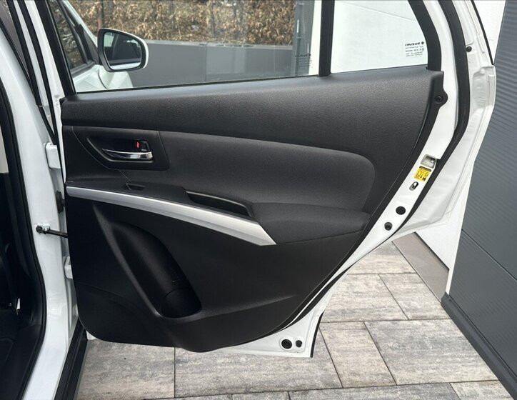 Suzuki S-Cross Hatchback 998,0 82 kw