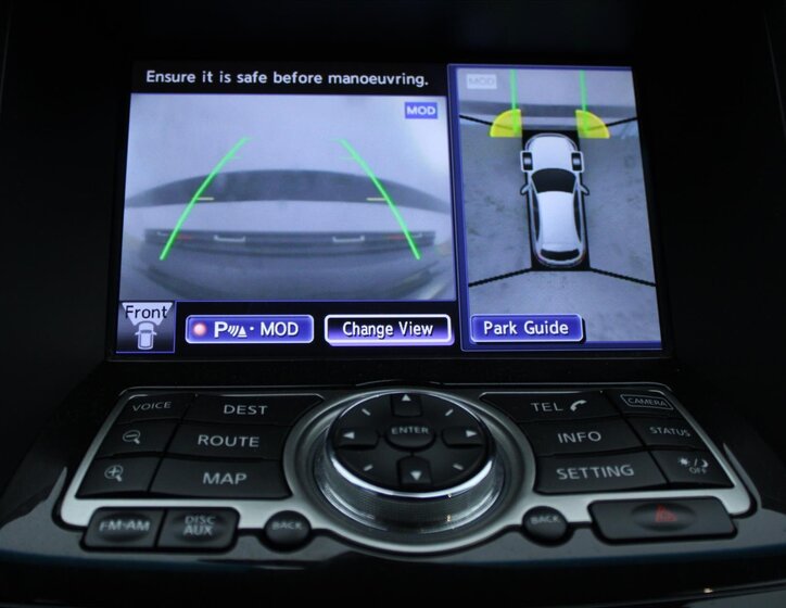 Infiniti QX70 SUV 3,0 l 175 kw