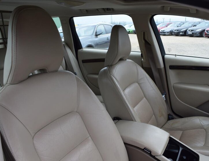 Volvo XC70 Kombi 2,4 l 120 kw